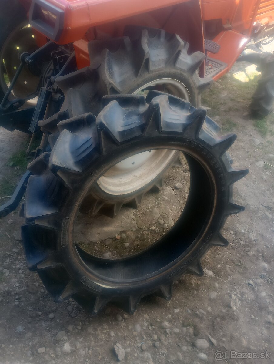 Pneu na kubota
