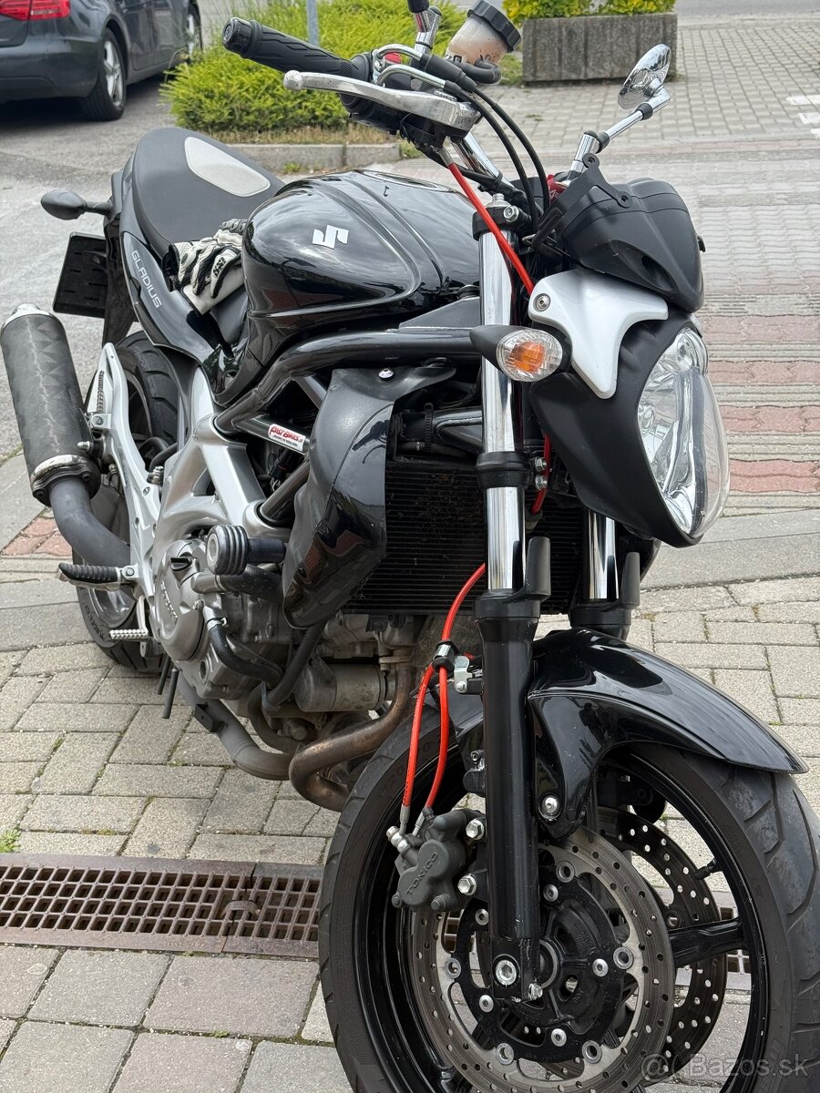 Suzuki Gladius