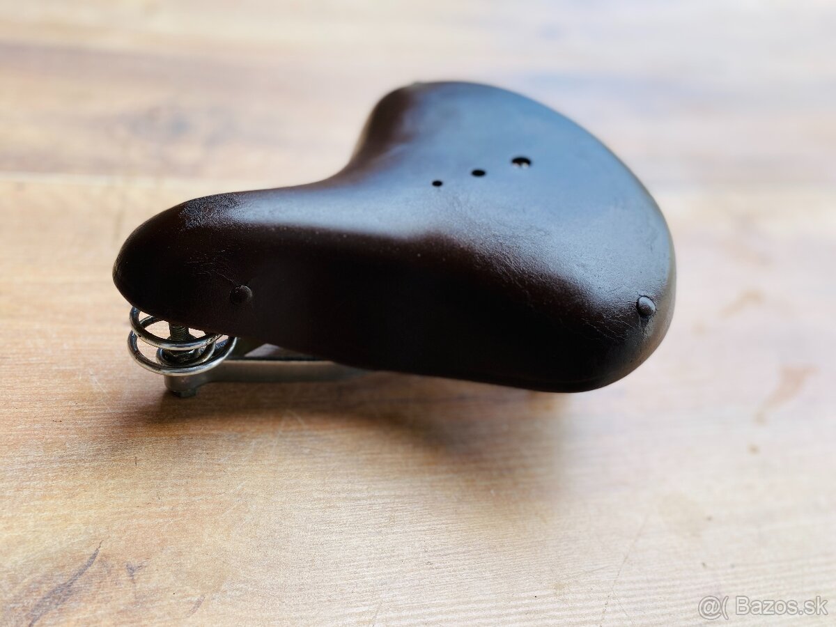 Sedadlo na historický bicykel