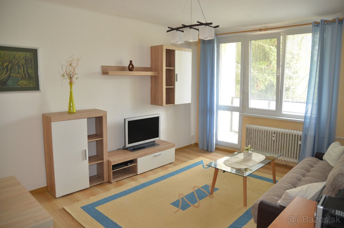 2 izbový s loggiou, Sídl.II,, 1/3 posch. (nie prízemie)