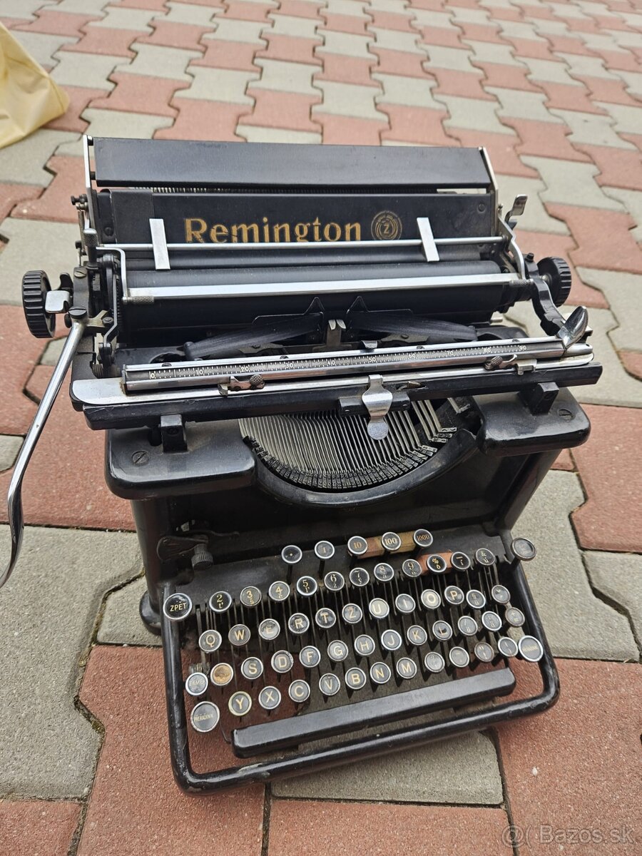 Predaj starožitného písacieho stroja Remington