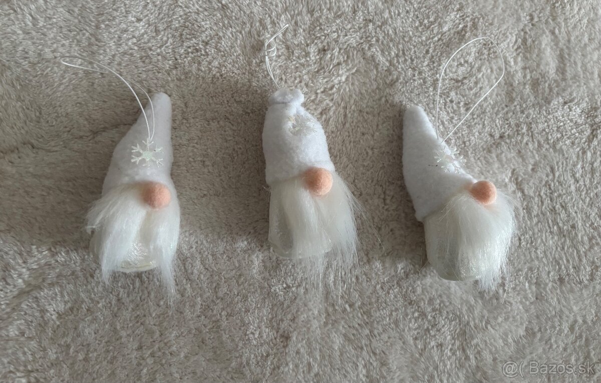 Bieli vianoční škriatkovia – závesné dekorácie (3 ks)