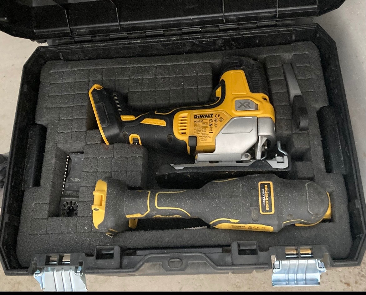 Dewalt priamočiara pila a Multitool
