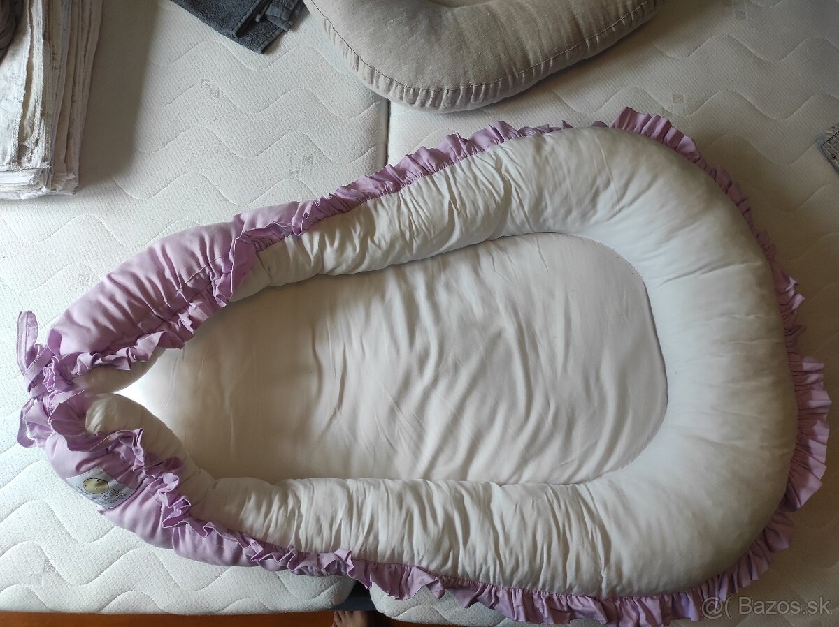 Hniezdo bavlnené krasne