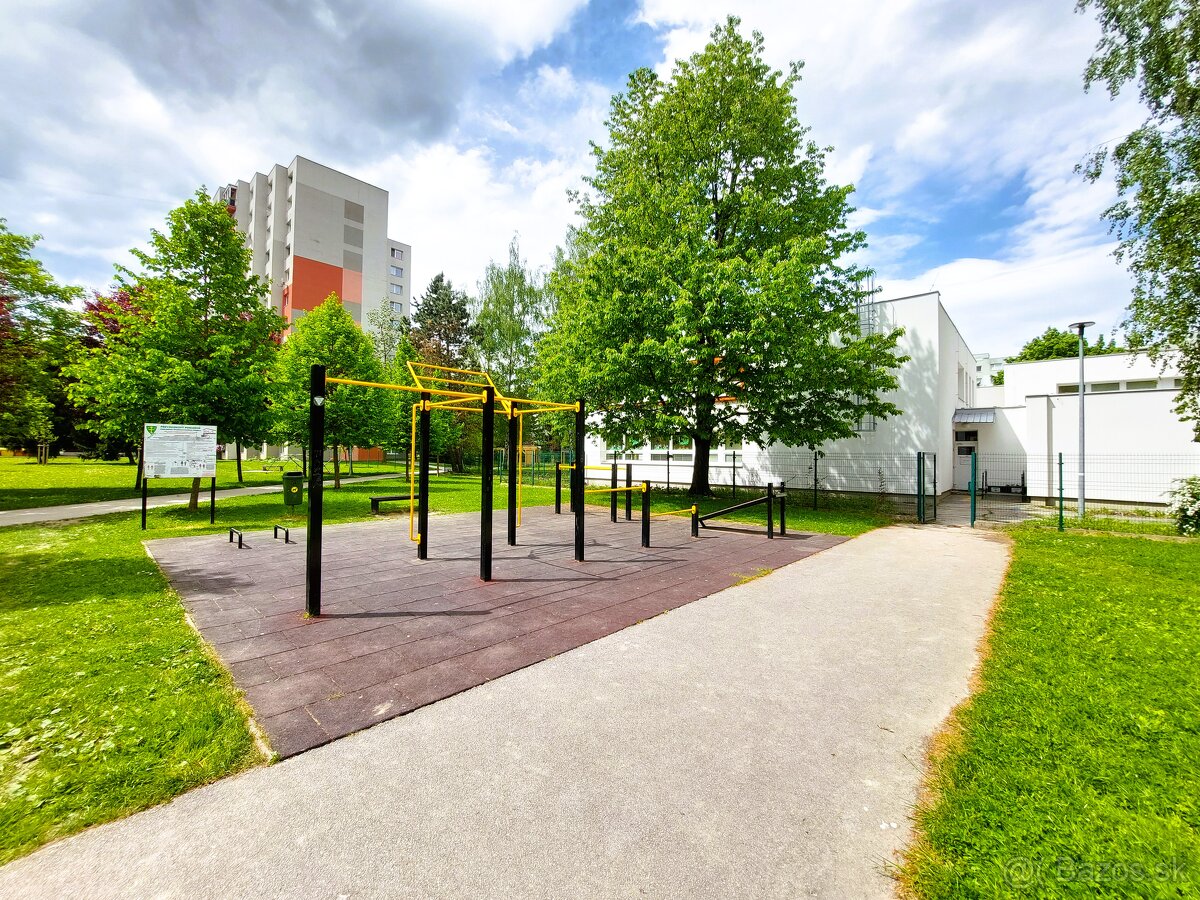 Ojedinelý 4+1 izbový byt s dvomi pivnicami a parkovaním,