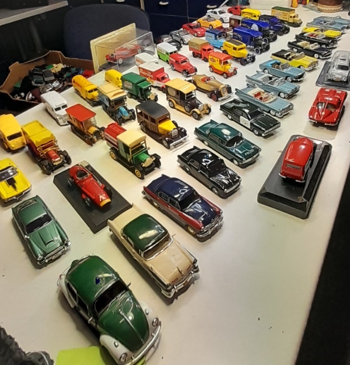 Modely aut 1:43 MIX /kovové/