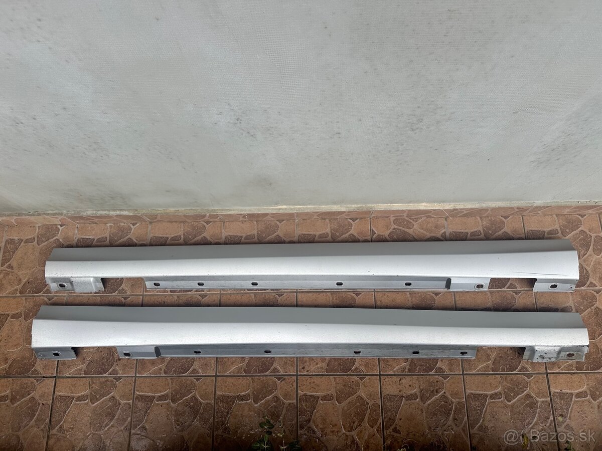 bočné prahy Mercedes-Benz W204