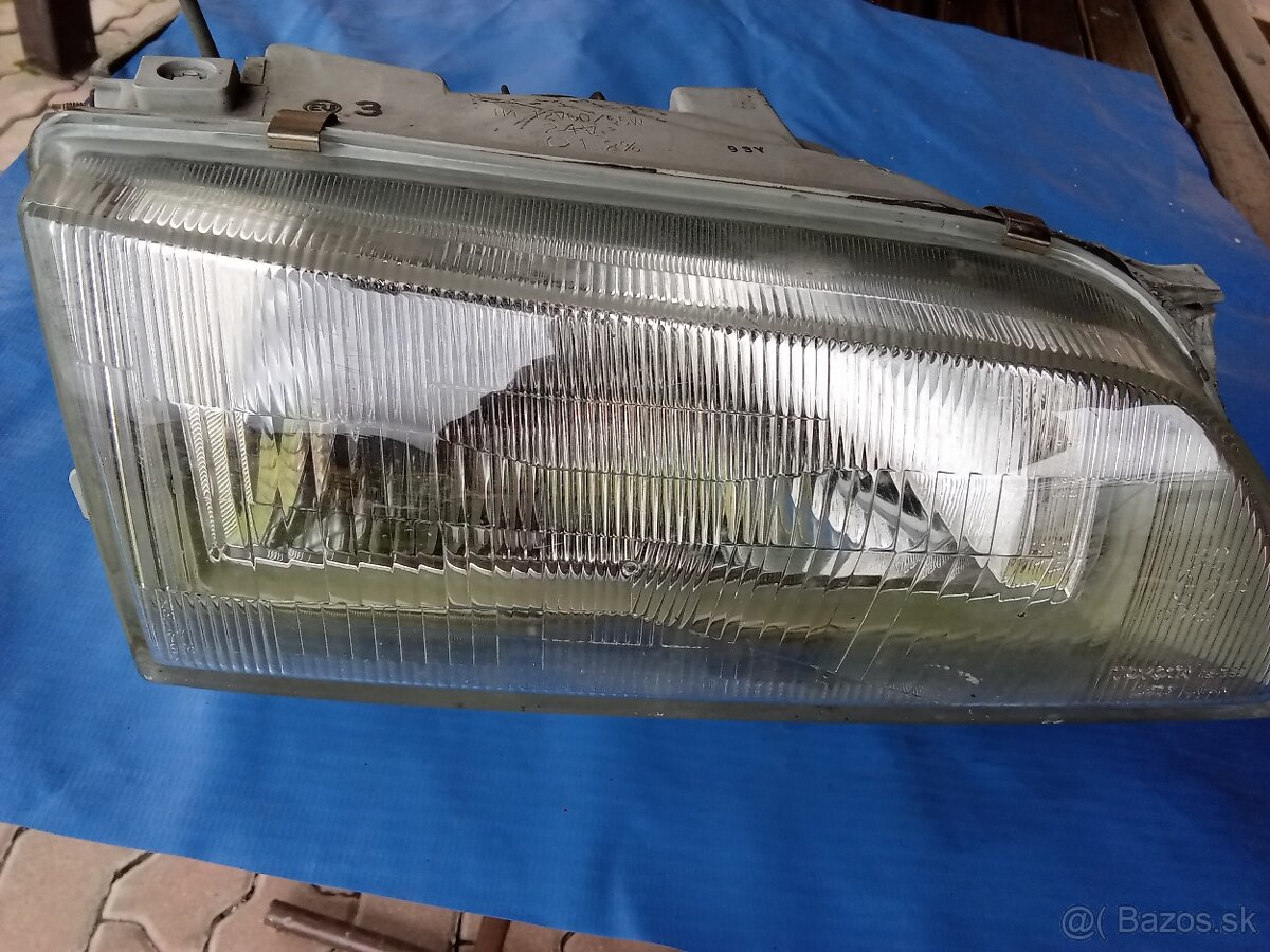 Svetlomet Toyota Corolla.