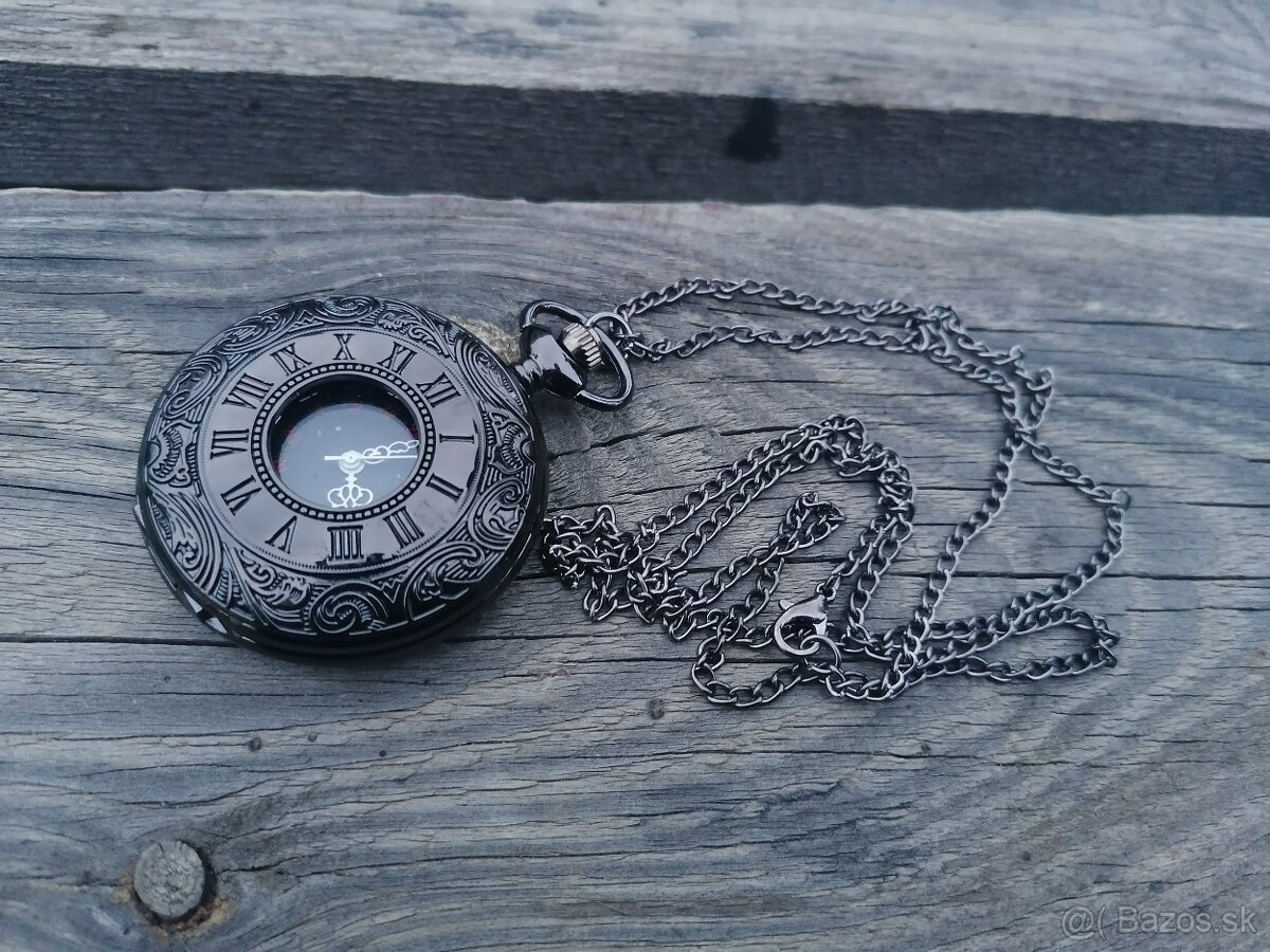 Čierne vreckové hodiny