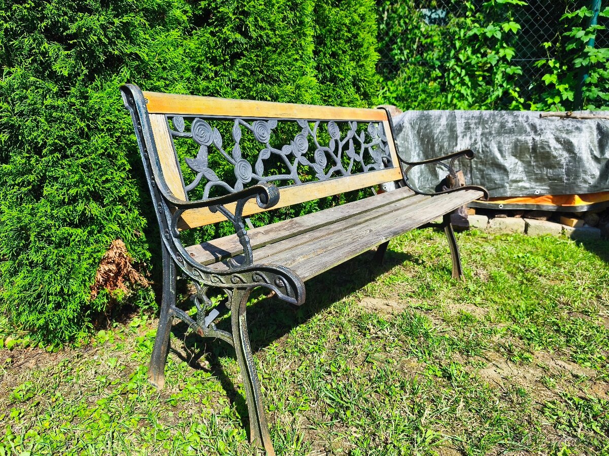 Záhradná lavička