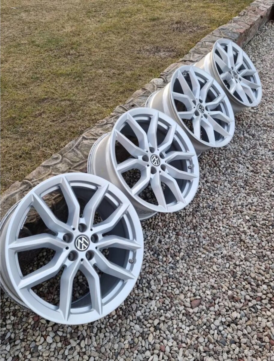 4ks diskov 5x112 9j ET38 R19 OEM