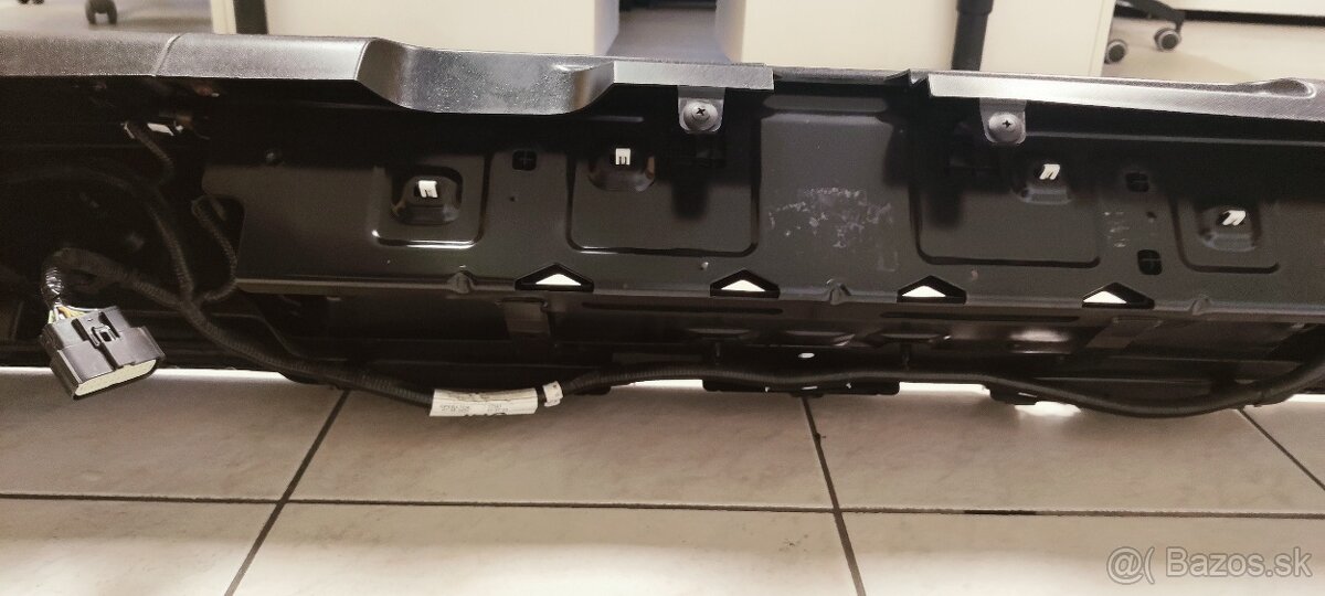 VW Amarok zadný nárazník