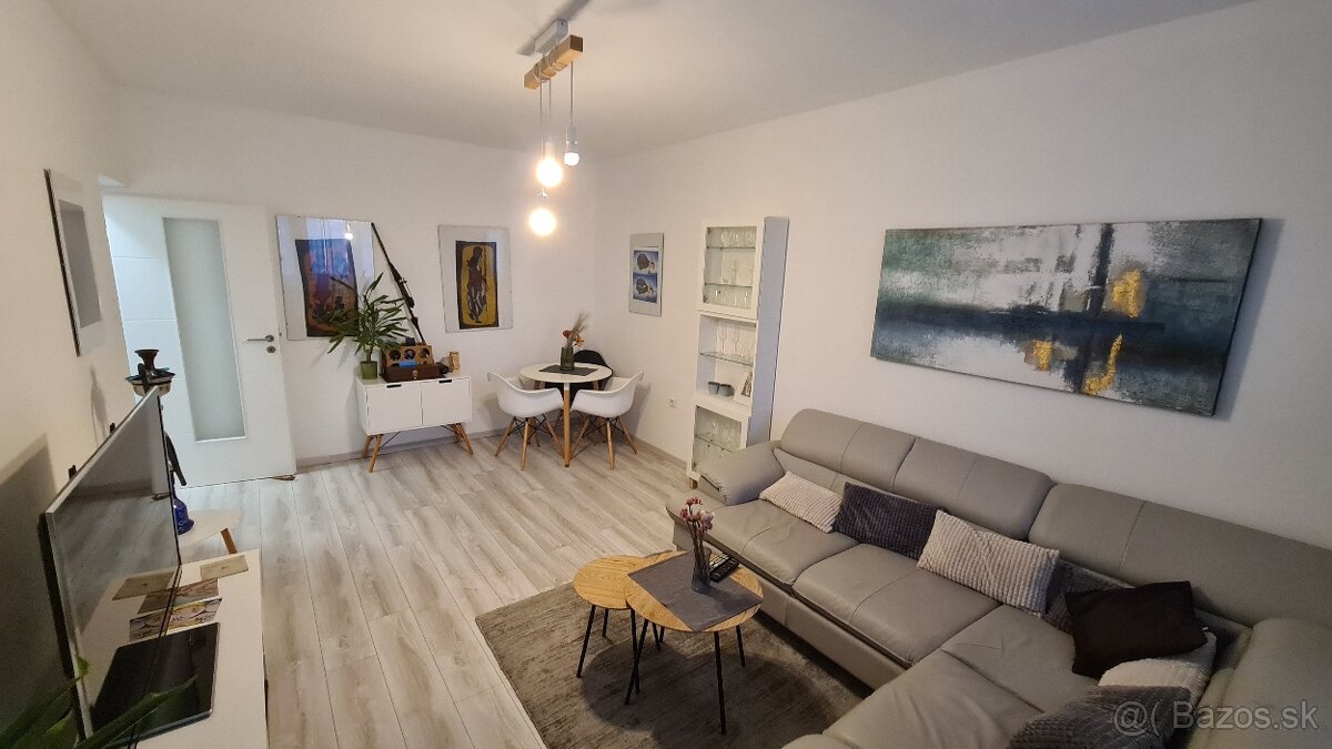 2i byt 55m2, sídlisko Mier, kompletná rekonštrukcia.