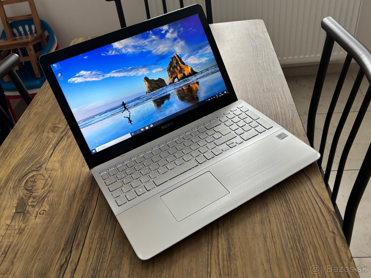 15.6"/Notebook/i5-3337/8GB RAM/750GB HDD/2x Grafická karta