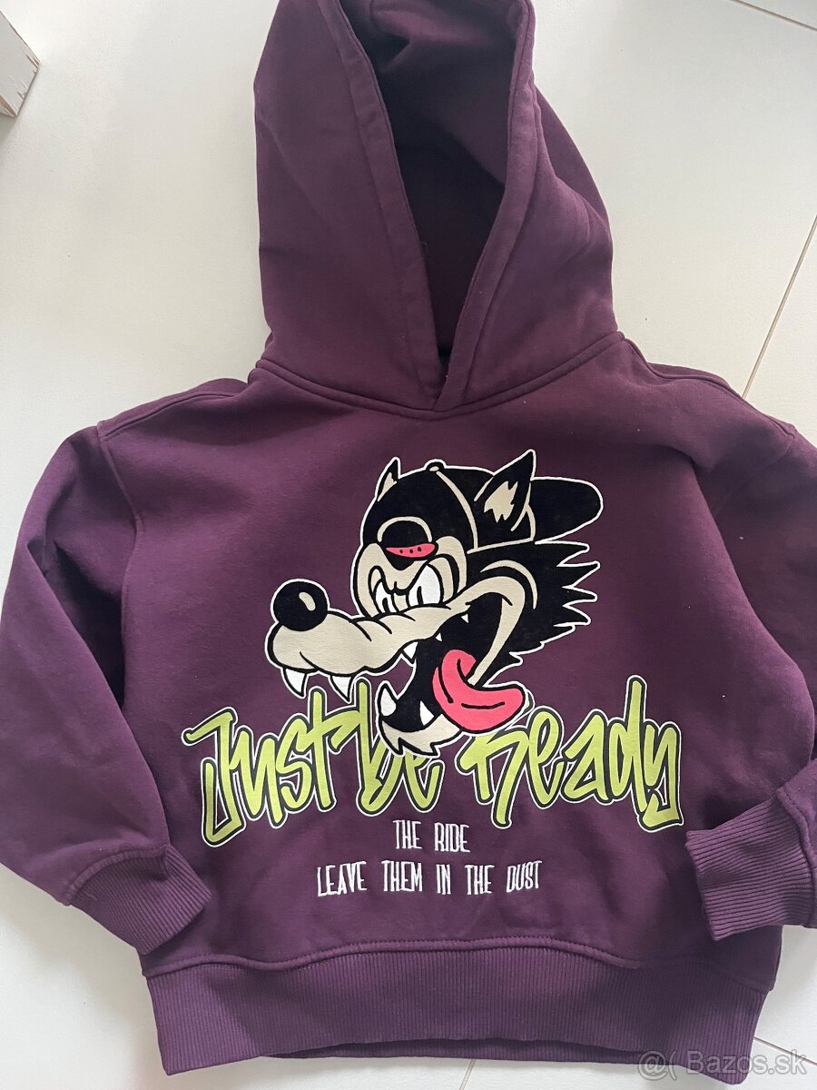 Zara mikina nenosena