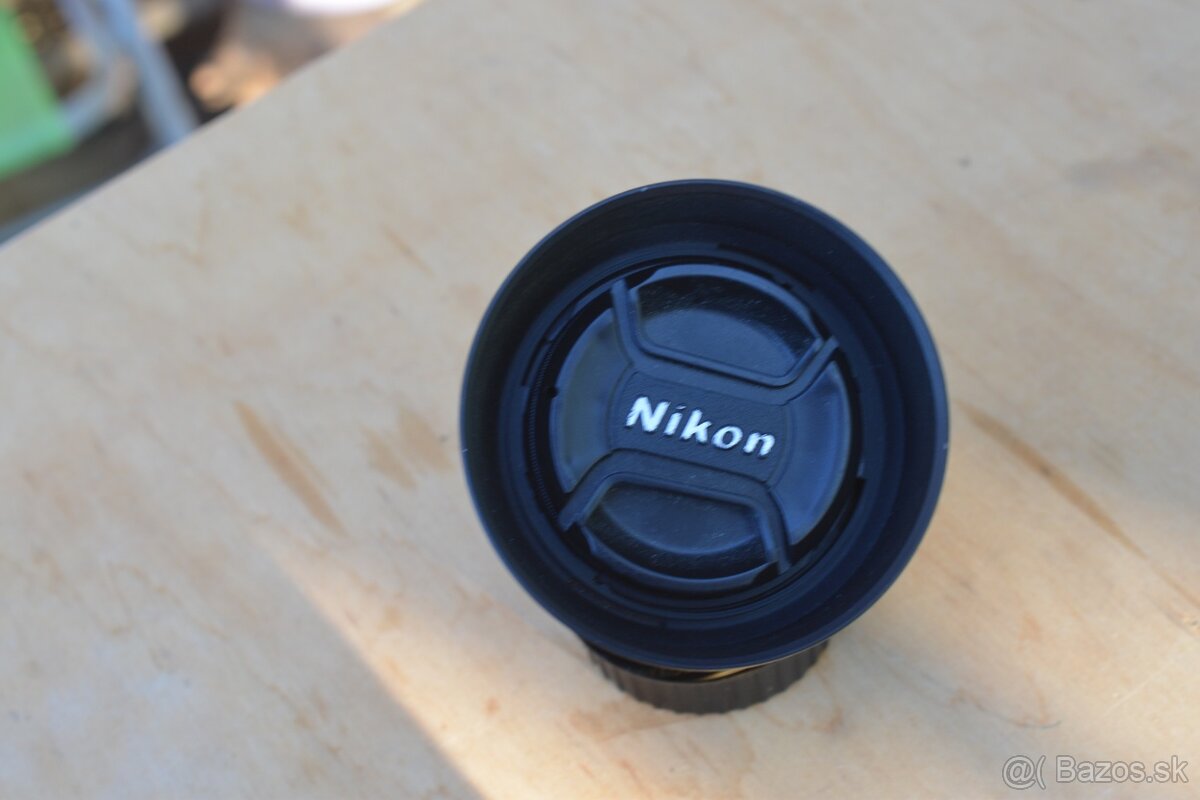 Nikkor pre Nikon DX  35/1,8 + krytky, dokonalý stav