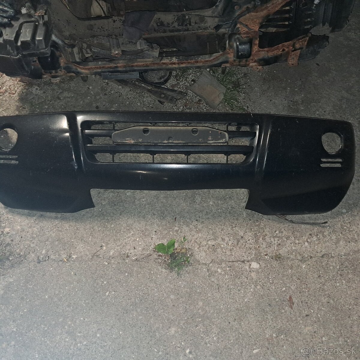 Predám predný nárazník mitsubishi pajero 3 2007