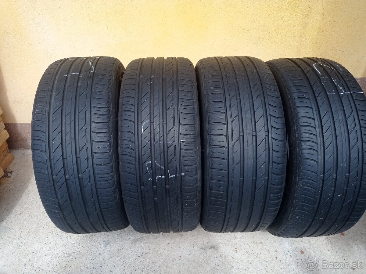 225/40 R18