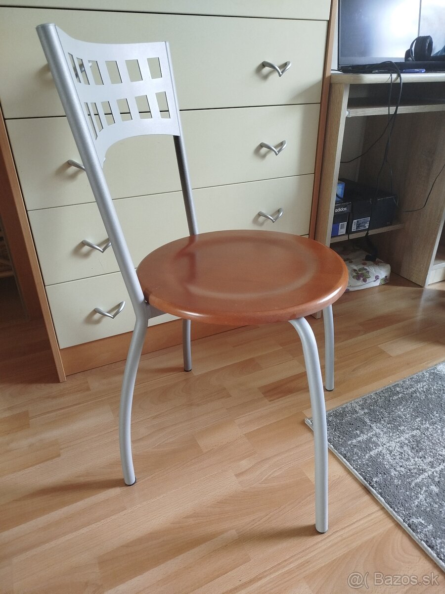 Kuchynske jedálenské stoličky
