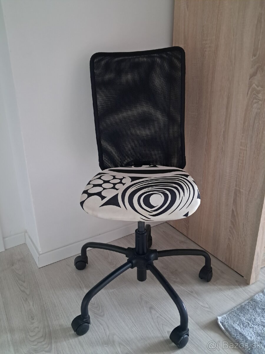 Otočná stolička
