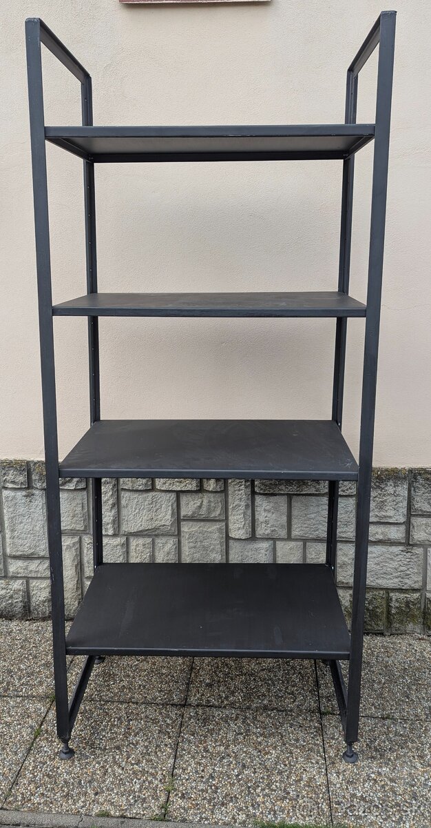 Kovový policový regál
