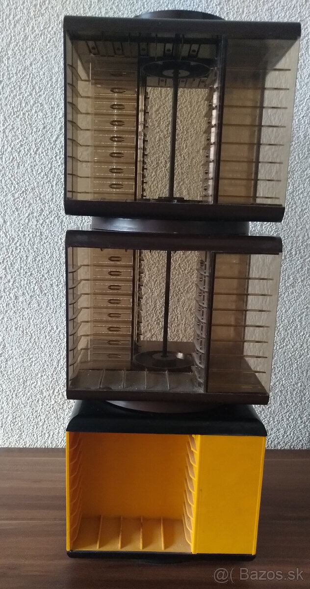 Predám stojany na mc magnetofonove kazety