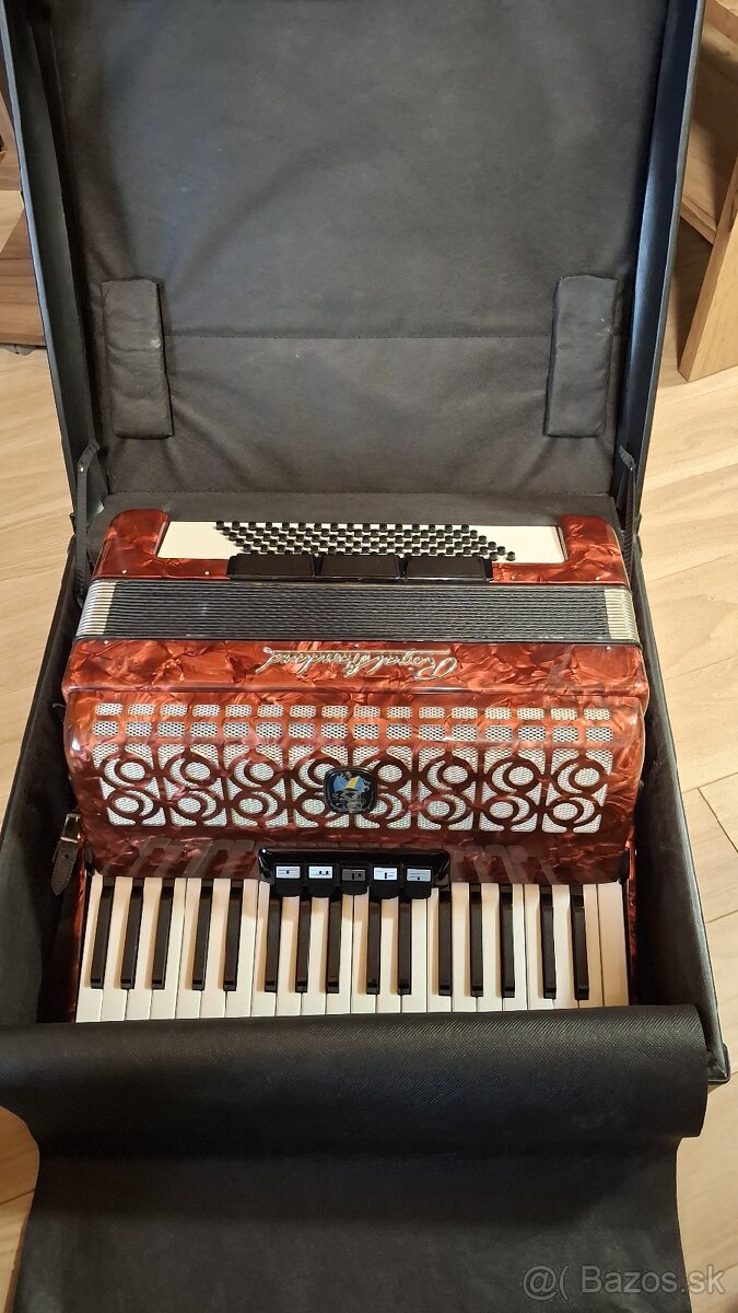 Akordeón RoyalStandard