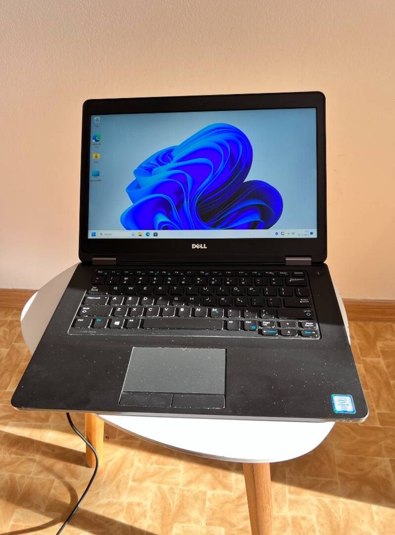 Notebook 14" DELL.Intel i5-6300U 2x2,40GHz.8gb ram.120g SSD