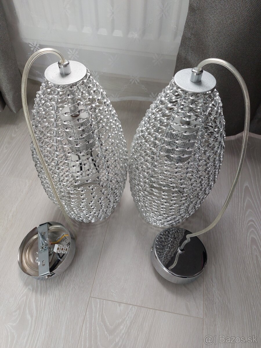 Dve kovové lampy