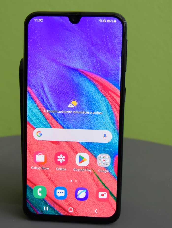 Predám Samsung Galaxy A40 – kompaktný, plne funkčný