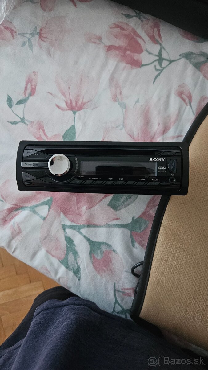 Predám autorádio Sony CDX-GT450U – USB, AUX, MP3,CD cena 40€