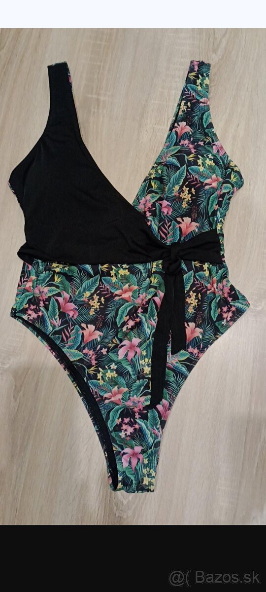 Plavky s tropickou potlačou
