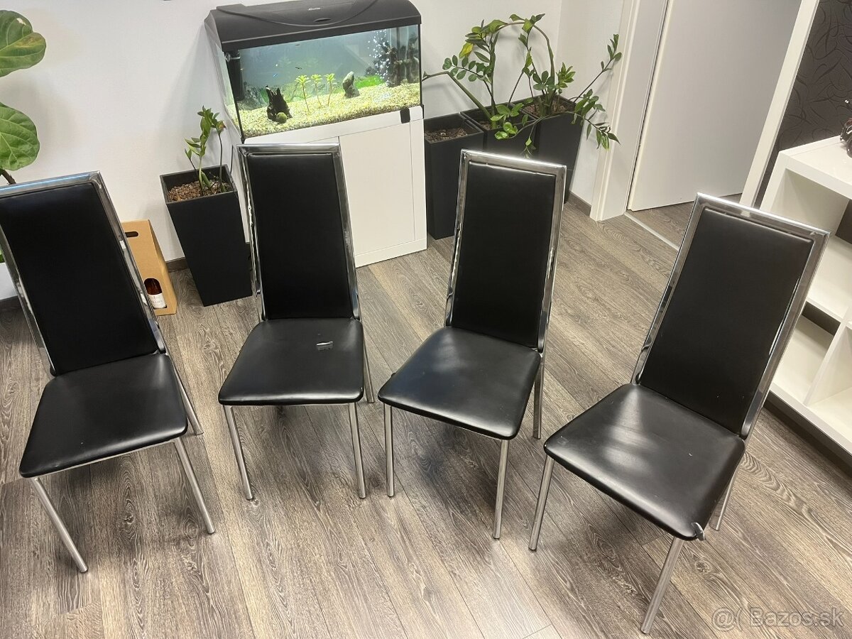 Predám sadu 4 jedálenských stoličiek