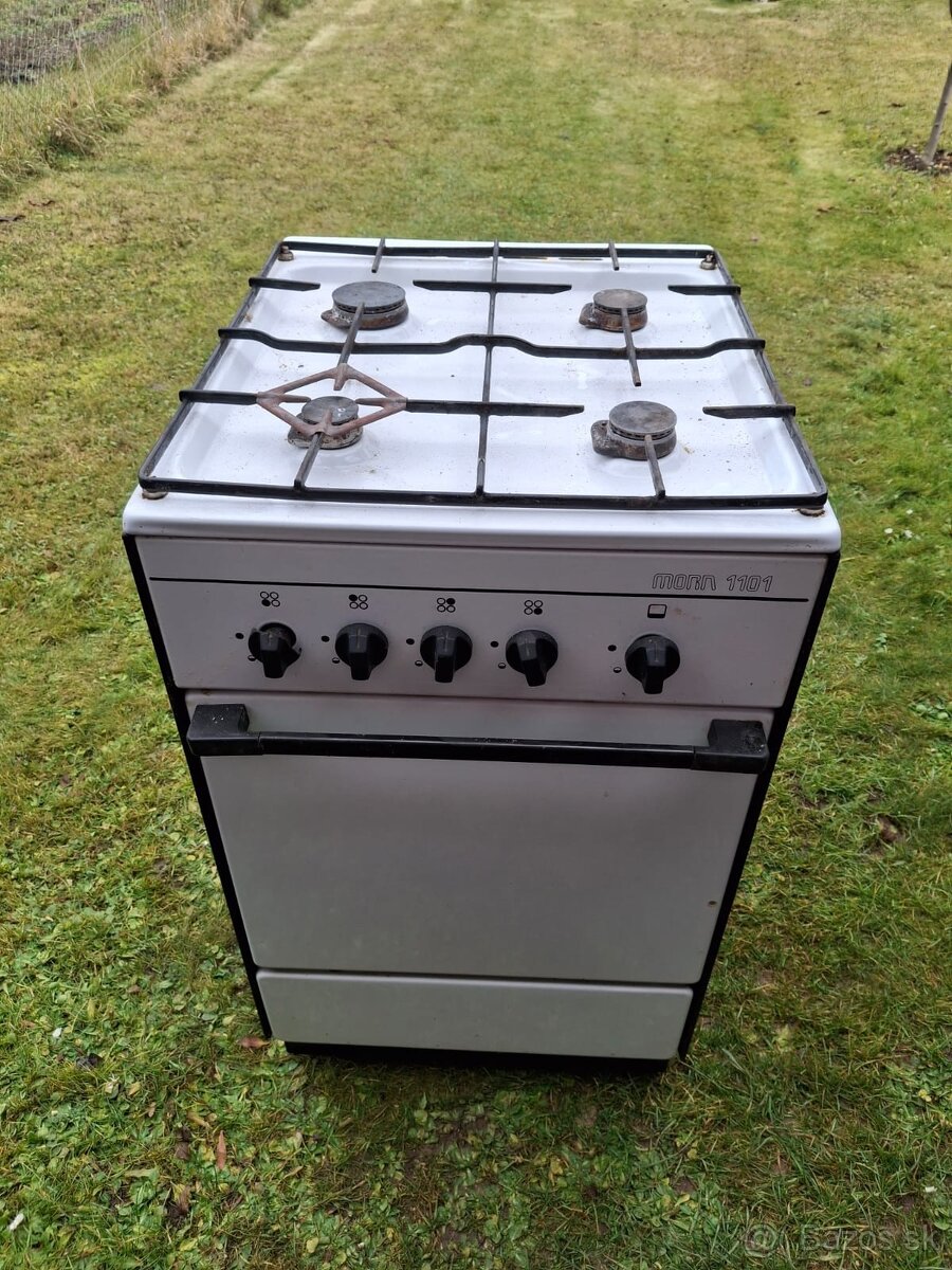 Plynový sporák s plynovou rúrou