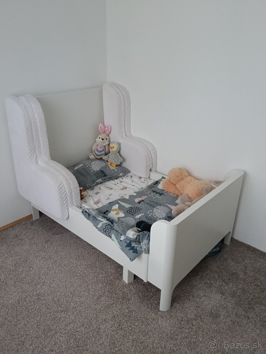 Rastúca posteľ IKEA Busunge