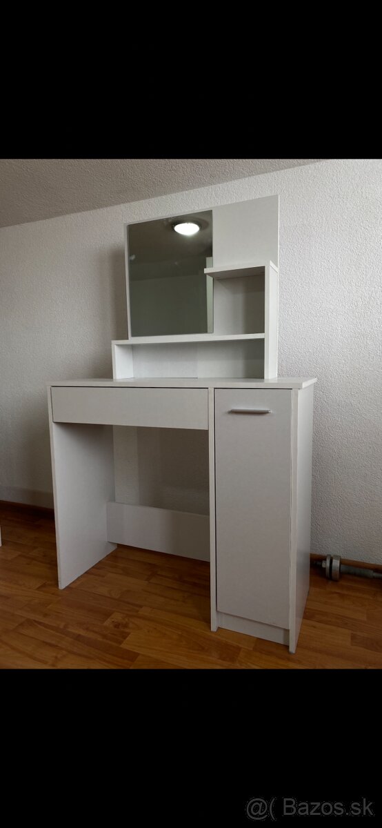kozmeticky stolik novy