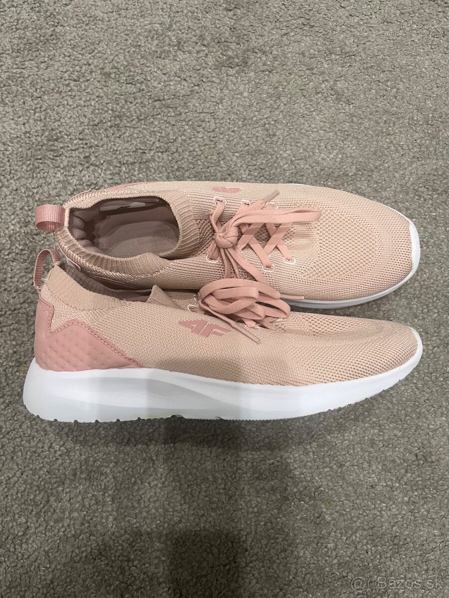 4F dievcenske tenisky č. 37