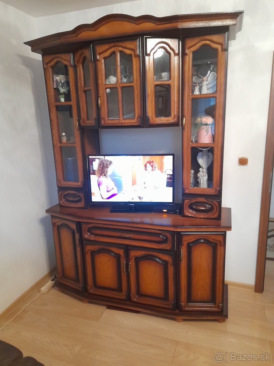 Obývacia stena , sedacia súprava.