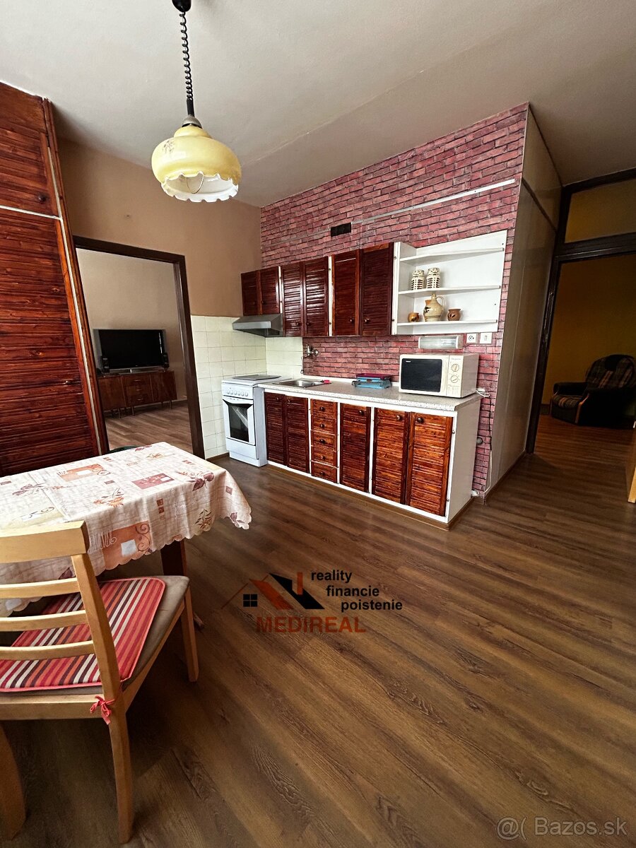 3-izbový byt s balkónom - Juh, Rožňava