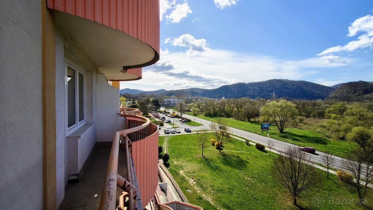 5 izbový byt (mezanín – s 2 poschodiami) Zvolen Západ