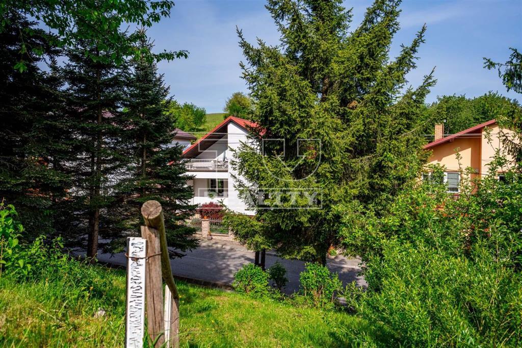 5 izbový rodinný dom, 1052m2, Dolná Mičiná