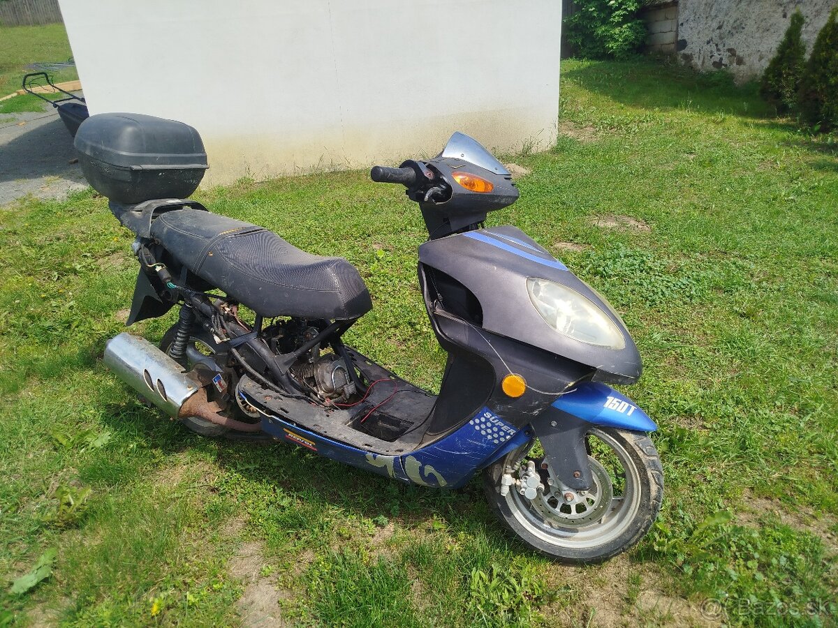Skuter 150ccm