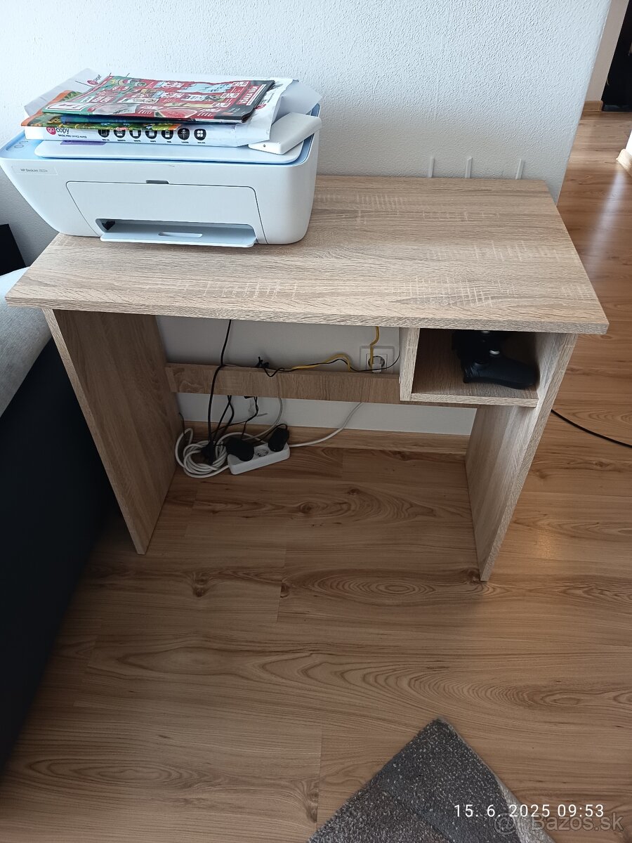 Stolík