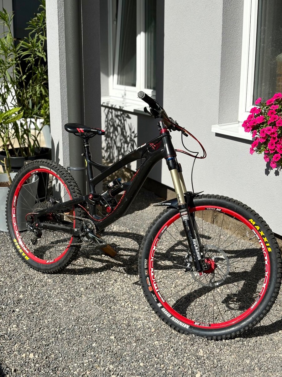 Predám celoodpružený horský bicykel.