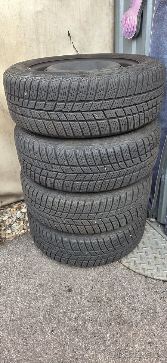 Predám zimný komplet 185/60R15 88T na škoda fábia.