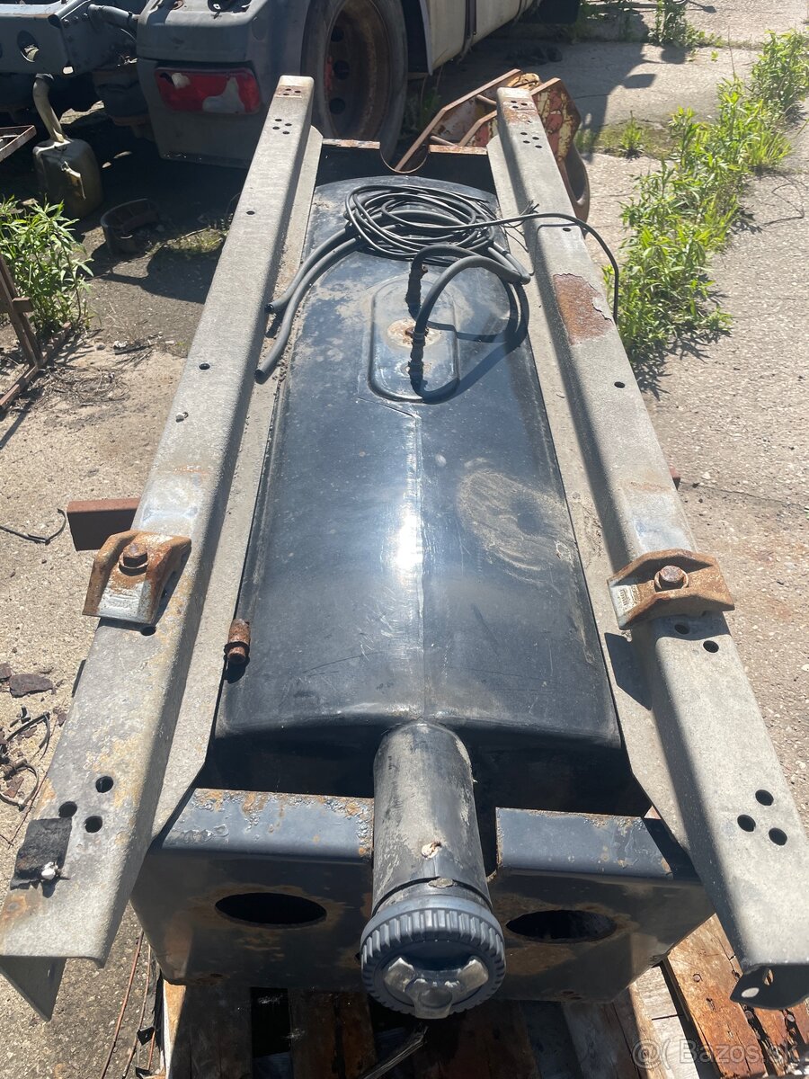 Nádrž na chladiarensky náves