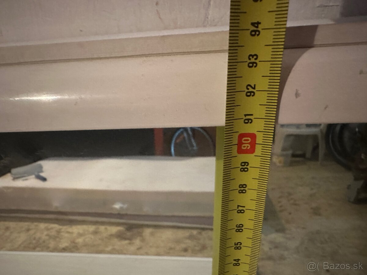 Predam posuvné dvere na vstavanú skriňu.