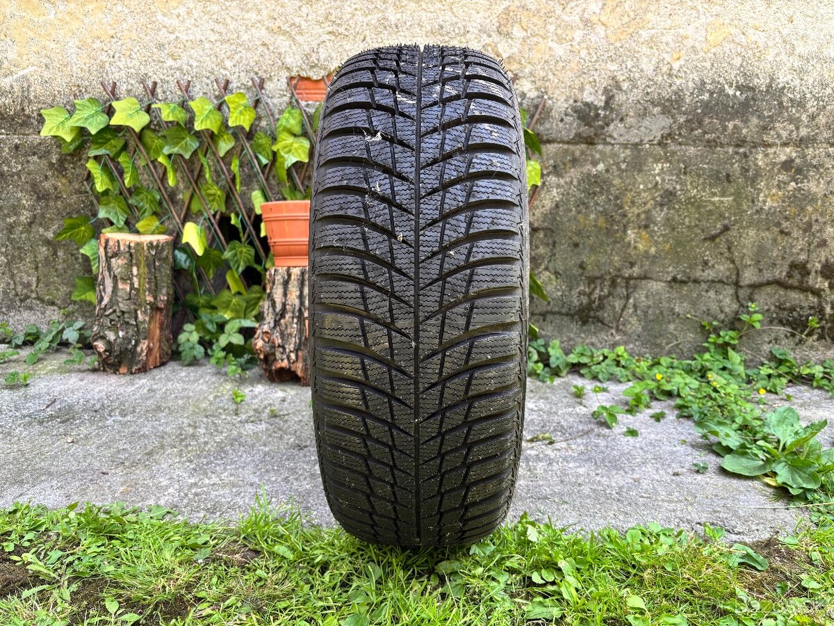 Bridgestone BLIZZAK LM 001