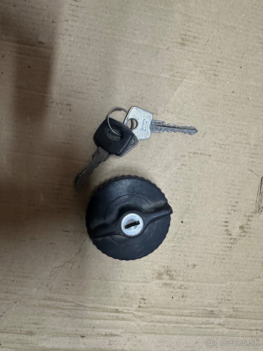 Víčko nádrže Mercedes