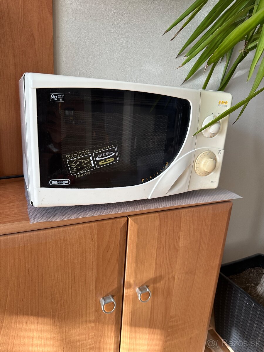 Mikrovlnka DeLonghi 800w